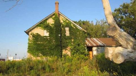 Wal-Mart House - Isaac-Petch-Farmhouse15.jpg