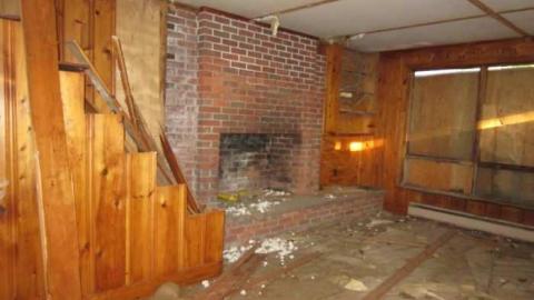 Wal-Mart House - Isaac-Petch-Farmhouse16.jpg