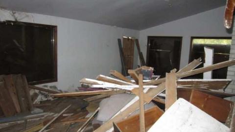 Wal-Mart House - Isaac-Petch-Farmhouse28.jpg