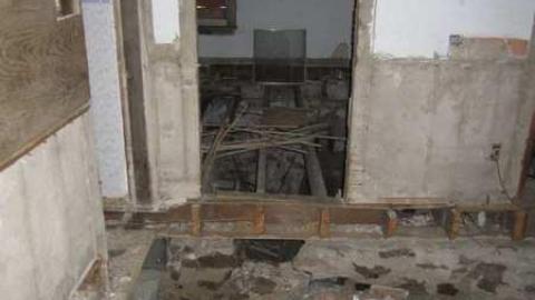 Wal-Mart House - Isaac-Petch-Farmhouse20.jpg