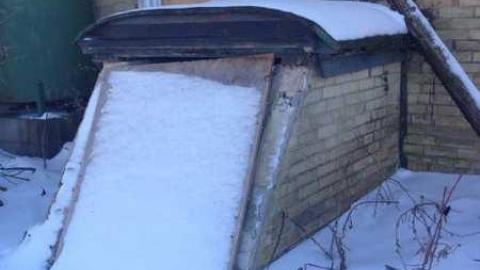 Still no way in. - BlackBerry-House25.jpg