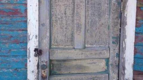 Still no way in. - BlackBerry-House6.jpg