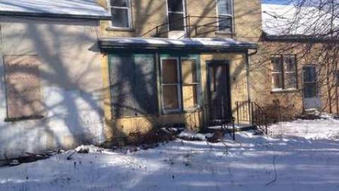 Still no way in. - BlackBerry-House8.jpg