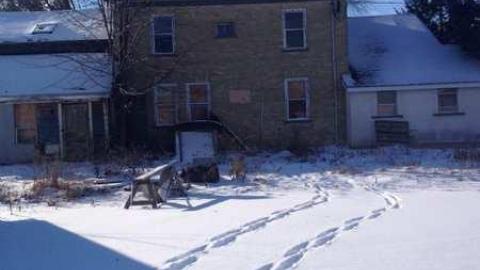 Still no way in. - BlackBerry-House12.jpg