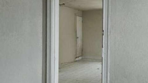 Small Log House - DSCN0898.jpg