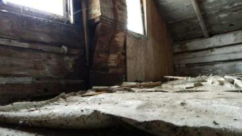 Small Log House - DSCN0913.jpg