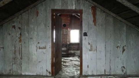 Small Log House - DSCN0934.jpg