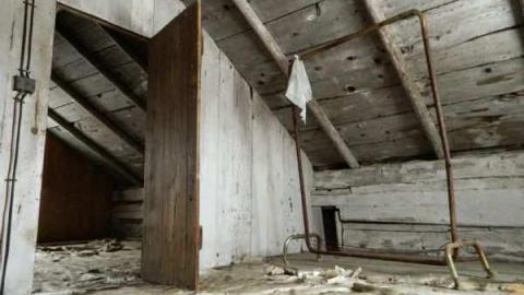 Small Log House - DSCN0943.jpg