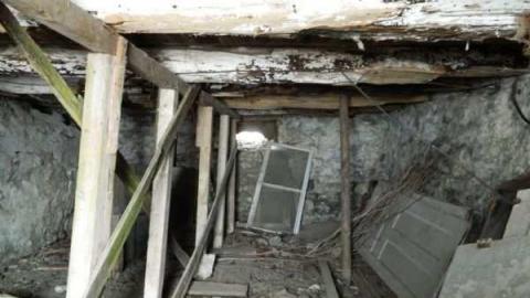 Small Log House - DSCN0978.jpg