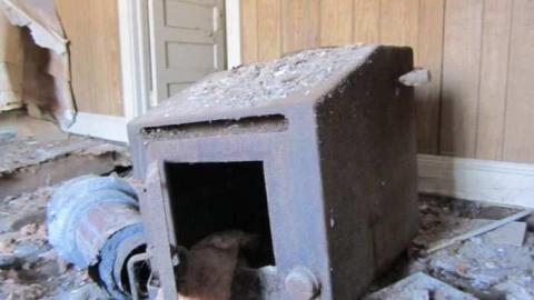 Bar on Road at Welland Canal - Thorold, Ontario