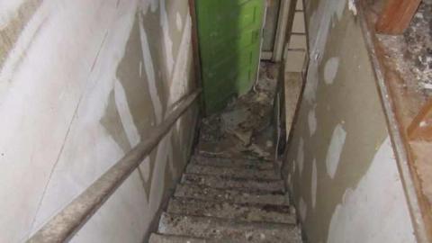 Bar on Road at Welland Canal photo 4