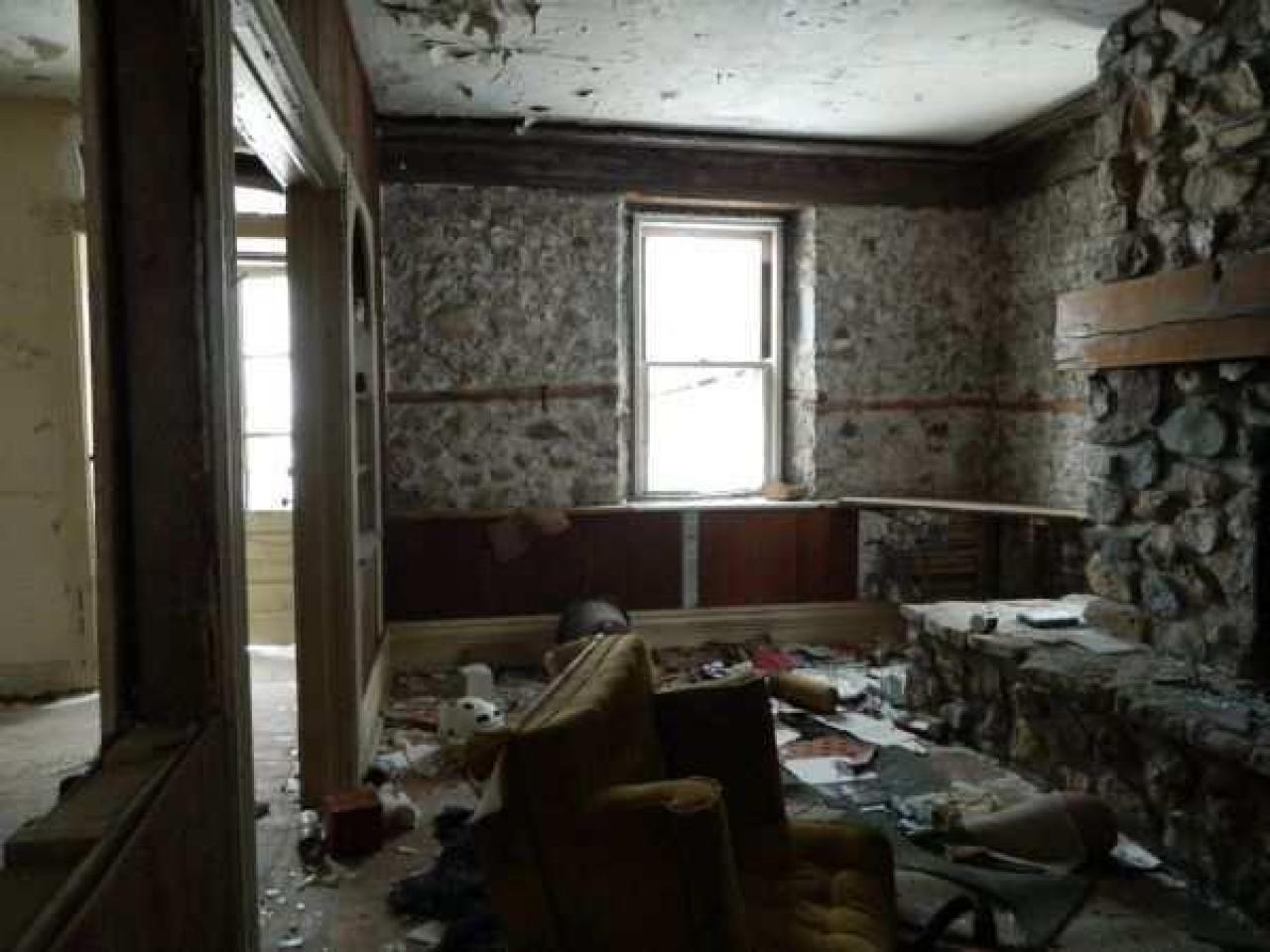 Pretty Stone House - Beautiful-Stone-House91.jpg