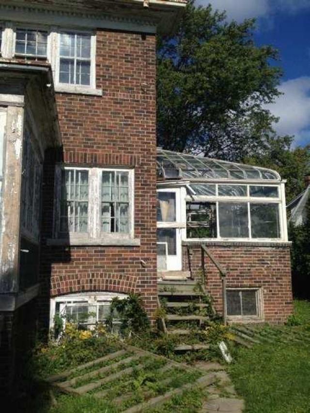 Lakeshore house photo 3