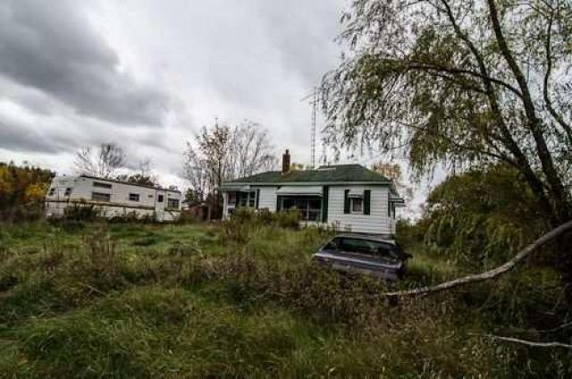 House and Trailer photo 2