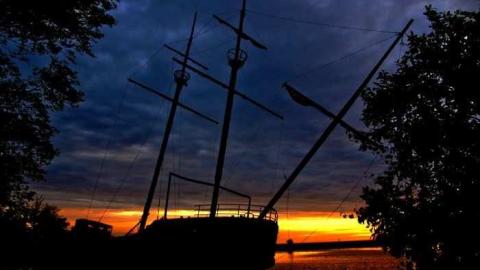 Pirate Ship Ahoy! - Le-Grande-Hermine-Ghost-Ship33.jpg