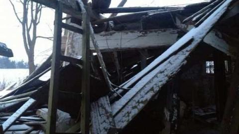 Brrrroken - Old-Howell-horse-barn18.jpg