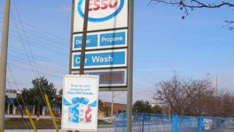 Wash your Esso - Shawson-Esso15.jpg