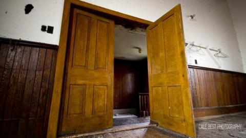 January 12, 2013 - Turin-Abandoned-Church52.jpg