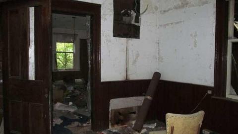 Before the boards - Christian-Hoover-House118.jpg