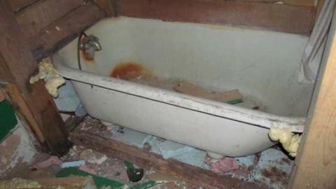 Before the boards - Christian-Hoover-House121.jpg