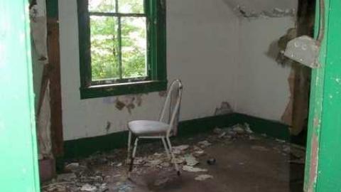 Before the boards - Christian-Hoover-House123.jpg