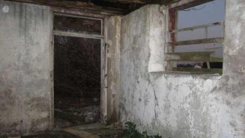 Before the boards - Christian-Hoover-House146.jpg