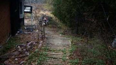 Ugly With a View - Green-Hill-Side45.jpg