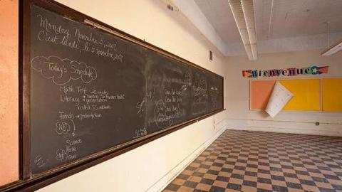 Oct '09 - A Chance Encounter - Dundas-District-Public-School9.jpg