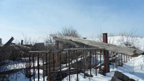 Gutted but they music plays on - Abandoned-Bungalow12.jpg