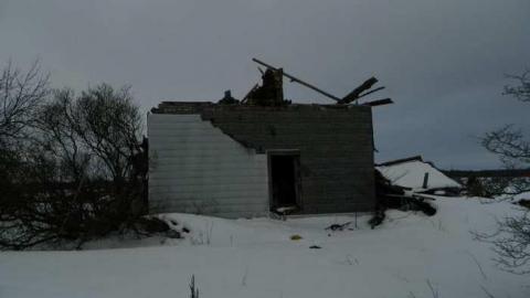 Collapsed Pioneer Log Home - Collapsed-Pioneer-Log-Home4.jpg