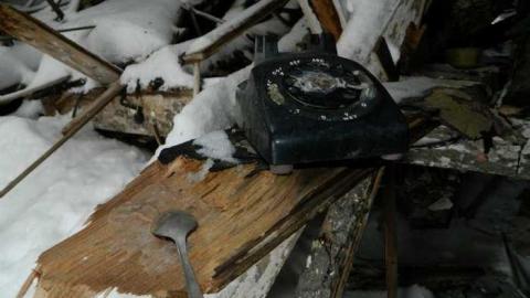 Collapsed Pioneer Log Home - Collapsed-Pioneer-Log-Home22.jpg