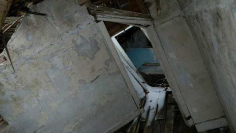 Collapsed Pioneer Log Home - Collapsed-Pioneer-Log-Home5.jpg