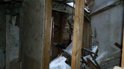 Collapsed Pioneer Log Home - Collapsed-Pioneer-Log-Home11.jpg