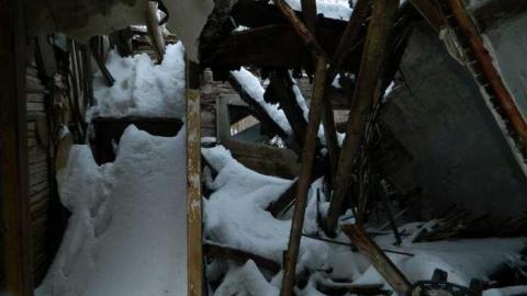 Collapsed Pioneer Log Home - Collapsed-Pioneer-Log-Home35.jpg