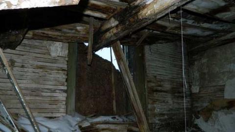 Collapsed Pioneer Log Home - Collapsed-Pioneer-Log-Home13.jpg