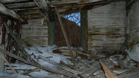 Collapsed Pioneer Log Home - Collapsed-Pioneer-Log-Home14.jpg