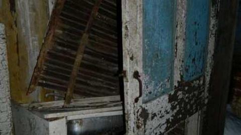 Collapsed Pioneer Log Home - Collapsed-Pioneer-Log-Home16.jpg