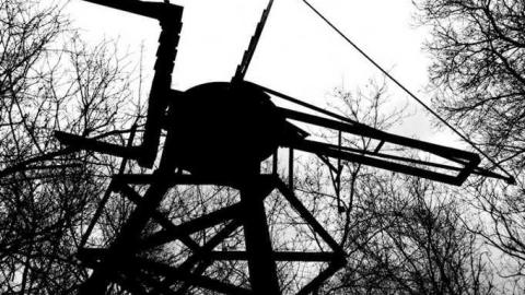 Nov 17, 2012 - Queenston-Cold-War-Antenna14.jpg