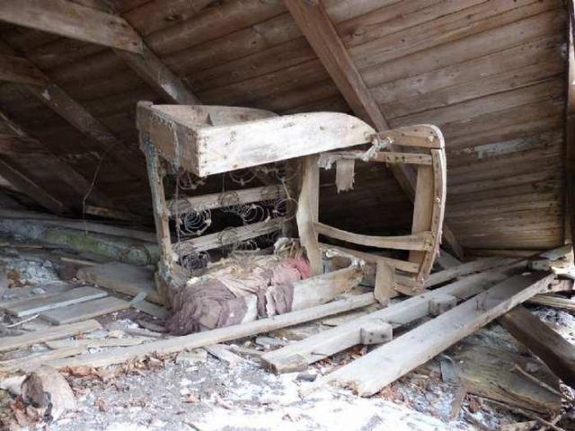 Dilapidated old house and 3 barn photo 2