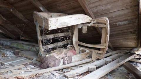 Dilapidated old house and 3 barn photo 2