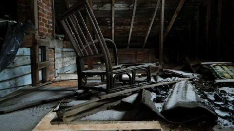 March 2013 - Sideroad-25-Farmhouse35.jpg