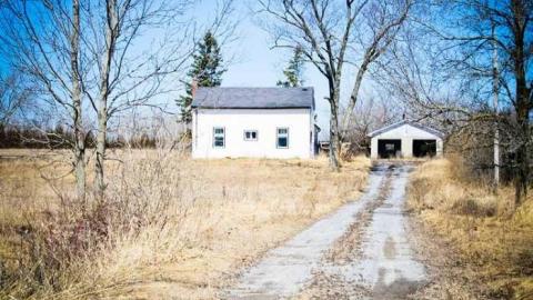 Lovely House - Airport-Parkway11.jpg