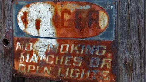 Abandoned? Yes it is - P1010681e.jpg