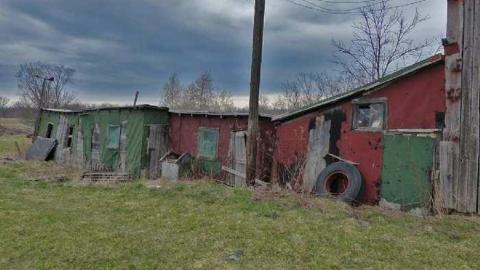 Abandoned? Yes it is - P1010683e.jpg