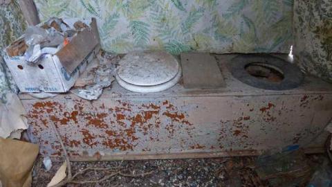 Abandoned? Yes it is - P1010715e.jpg