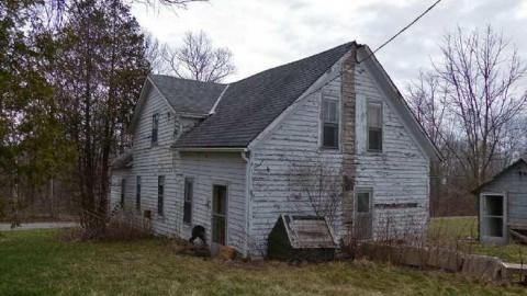 Abandoned? Yes it is - P1010720e.jpg