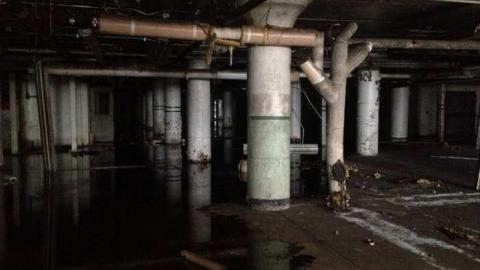 Photo from door, flour :)