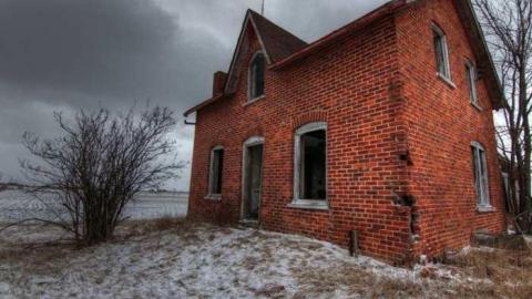 April 2013 - Sideroad-25-Farmhouse95.jpg