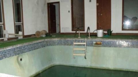 Pool side - Alloa-Pool-House11.jpg