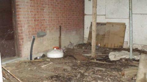 Pool side - Alloa-Pool-House3.jpg